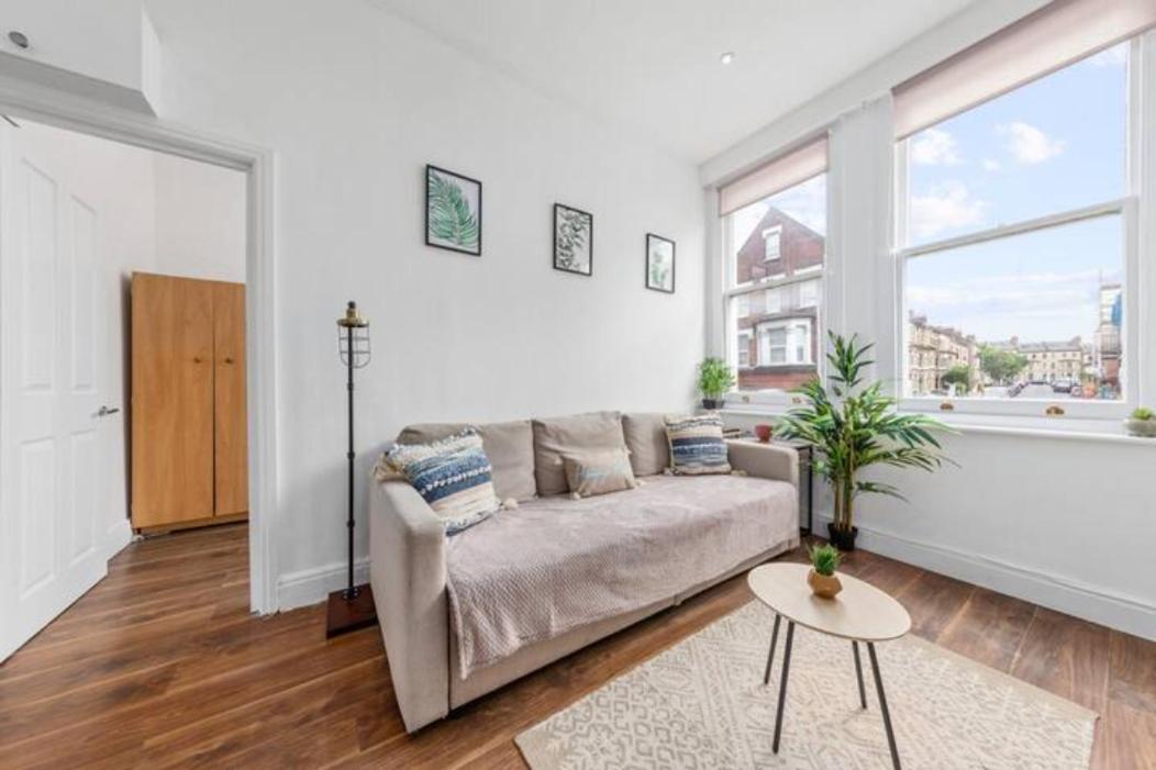 Living 2 Bedroom Flat 2 Mins To Clapahm Junction Cj Apartment *